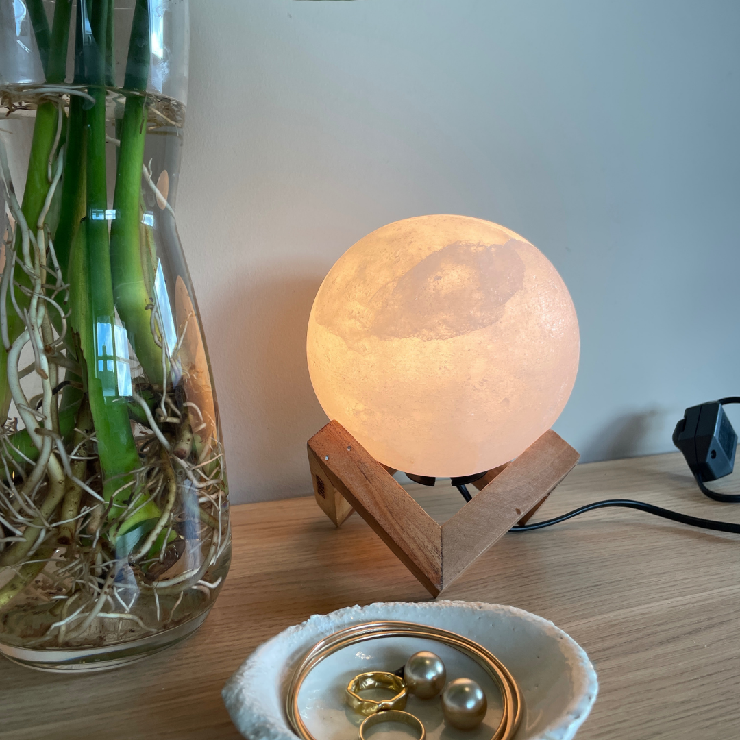 Lampe de sel de l'Himalaya à intensité variable Luna - 3-4 KG